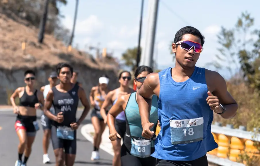 National Athletes Energize The Luxury Collection, Labuan Bajo Swim & Run Event